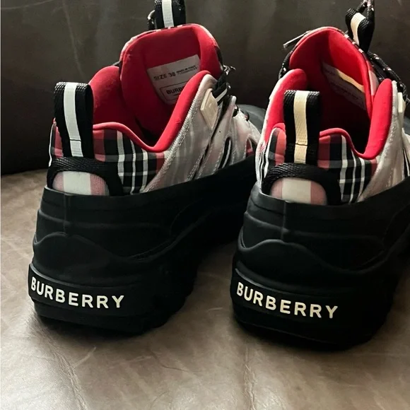 Stylish Plaid Sneakers with Red Accents - Picture 5 of 10